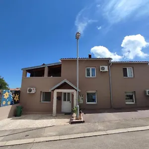 https://apartment-amans-1.in-istria.net