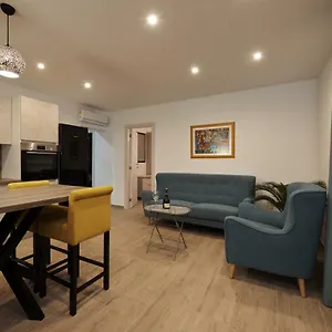 https://sunny-side.hotels-in-trogir.com